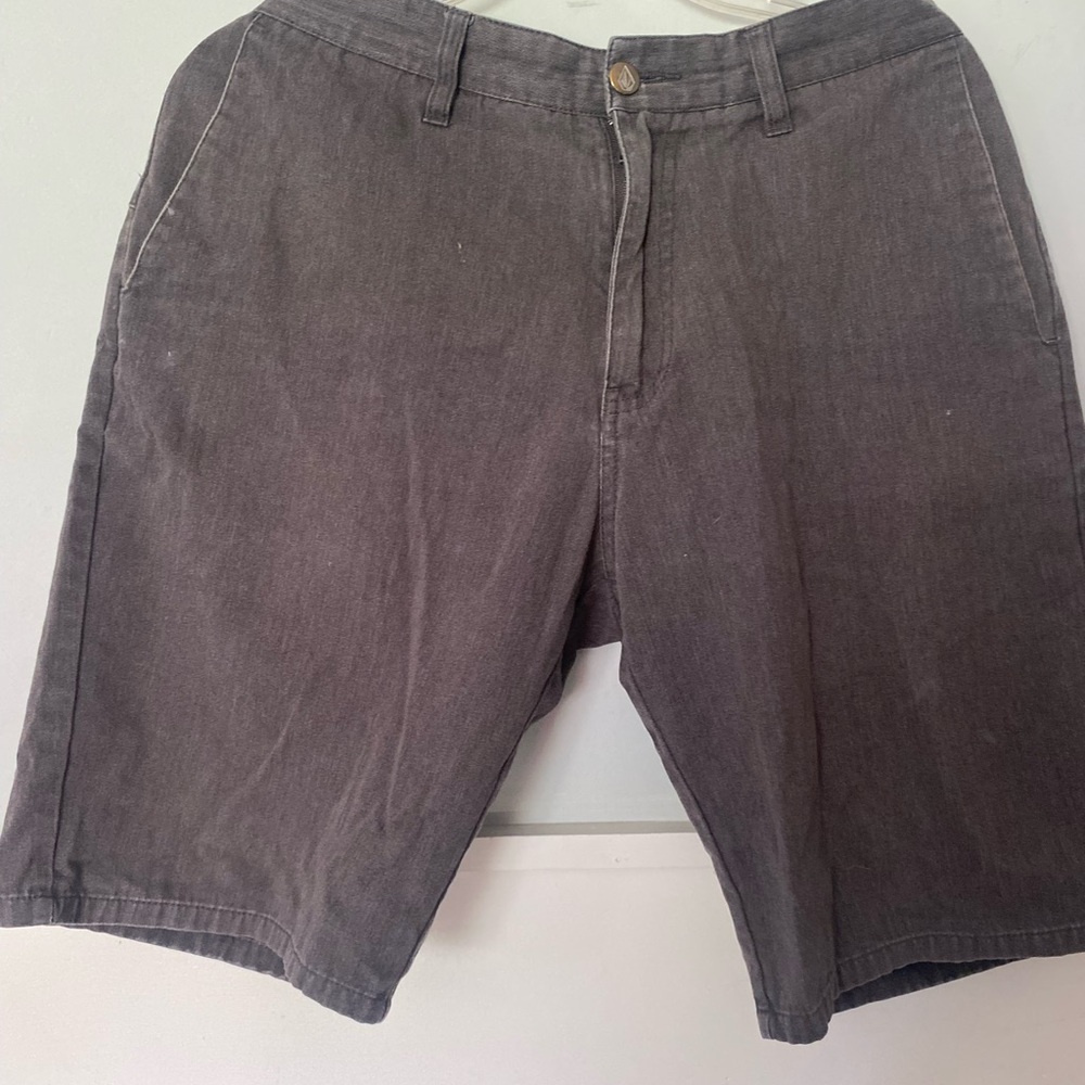 Men’s Volcom shorts!